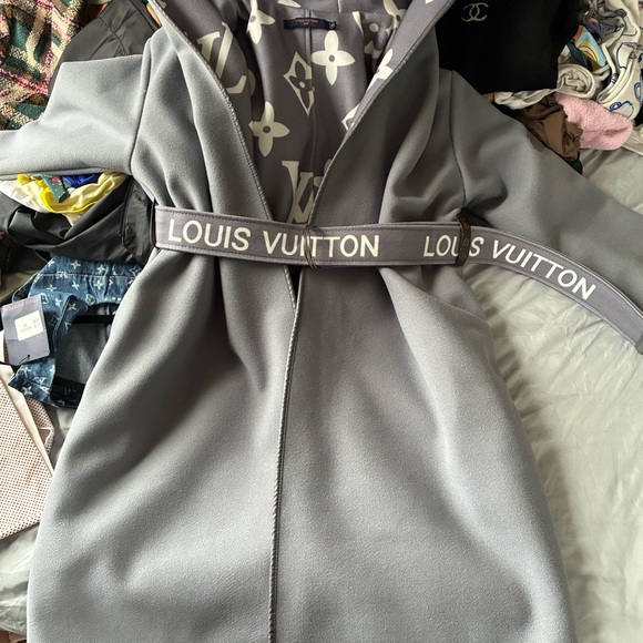 Louis Vuitton Belted Double Face Hooded Wrap Coat - Picture 13 of 14